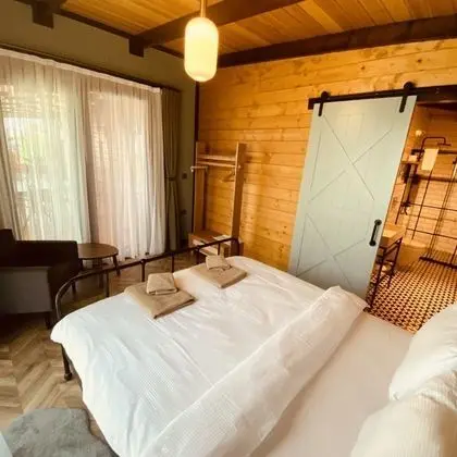 Dağ Evi, Şehir veya Dağ Manzaralı, Verandalı