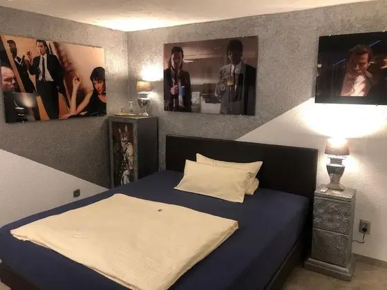 Tek Kişilik Oda, 1 Çift Kişilik Yatak
