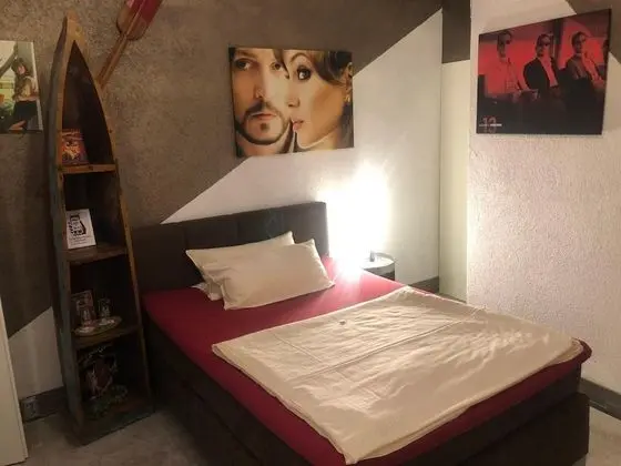 Tek Kişilik Oda, 1 Çift Kişilik Yatak