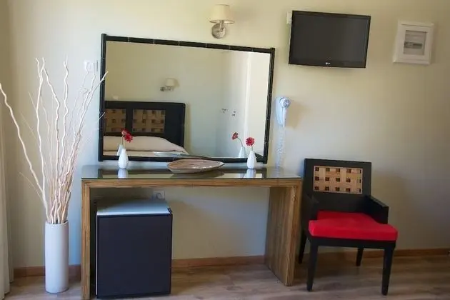 Tek Büyük veya İki Ayrı Yataklı Oda, Bahçe Manzaralı