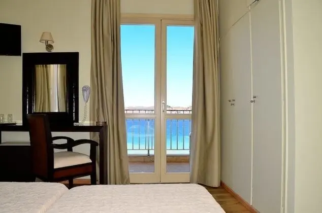 Tek Büyük veya İki Ayrı Yataklı Oda, Kısmi Deniz Manzaralı