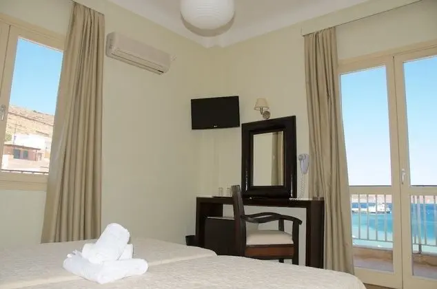 Tek Büyük veya İki Ayrı Yataklı Oda, Kısmi Deniz Manzaralı
