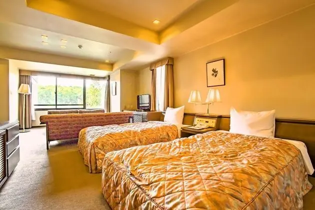 Dört Tek Kişilik Yataklı (Two Bed Room Suite)