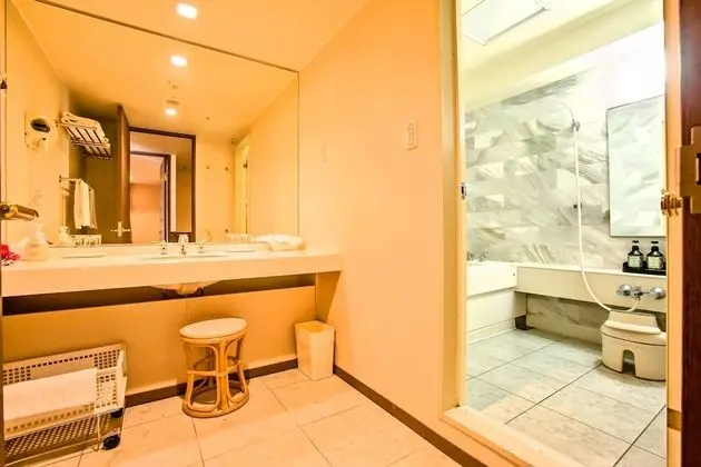Dört Tek Kişilik Yataklı (Two Bed Room Suite)