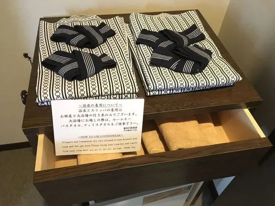 İki Tek Kişilik Yataklı (Japanese Western Style Suite)