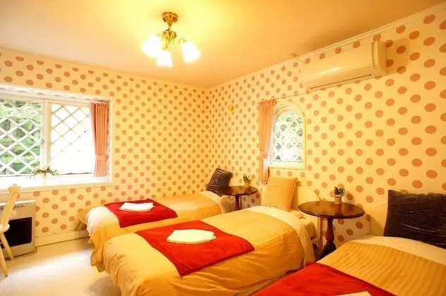 Üç Kişilik Oda, Ortak Banyo