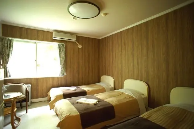 Üç Kişilik Oda, Ortak Banyo