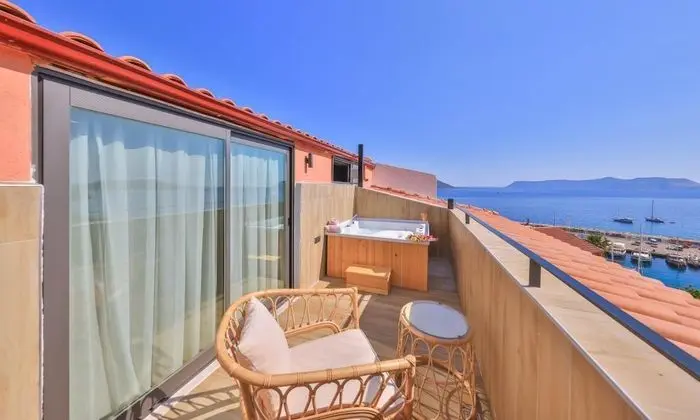 Çatı Katı Deluxe Oda, Deniz Manzaralı, Jakuzili (2 Kişilik)