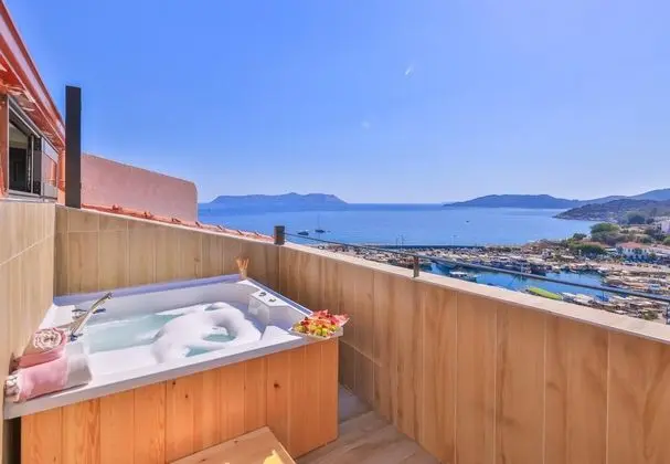 Çatı Katı Deluxe Oda, Deniz Manzaralı, Jakuzili (2 Kişilik)