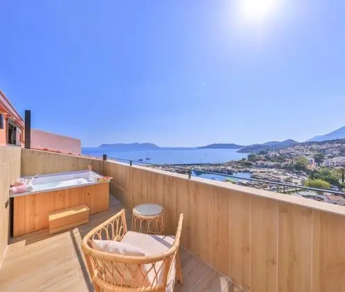 Çatı Katı Deluxe Oda, Deniz Manzaralı, Jakuzili (2 Kişilik)