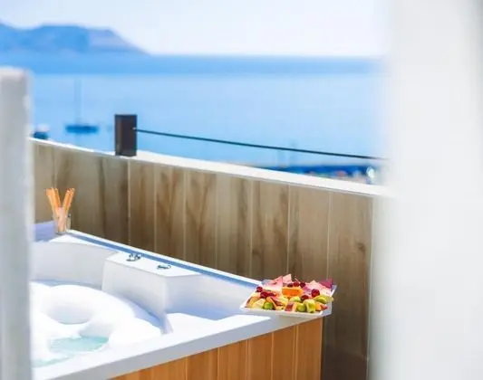 Çatı Katı Deluxe Oda, Deniz Manzaralı, Jakuzili (2 Kişilik)