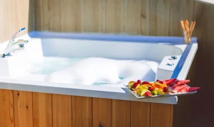 Çatı Katı Deluxe Oda, Deniz Manzaralı, Jakuzili (2 Kişilik)