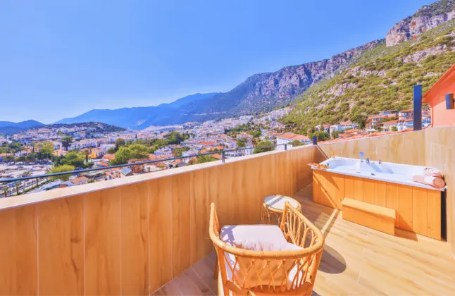 Çatı Katı Oda, Deniz Manzaralı, Jakuzili