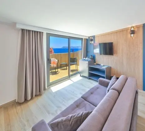 Çatı Katı Oda, Deniz Manzaralı, Jakuzili