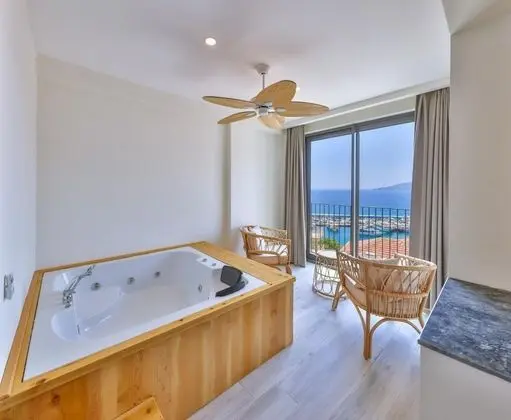 Deluxe Oda, Deniz Manzaralı, Jakuzili (2 Kişilik)