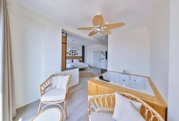 Deluxe Oda, Deniz Manzaralı, Jakuzili (2 Kişilik)