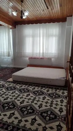 Daire-İKi Yatak Odalı,Bahçe Manzaralı,1. Kat