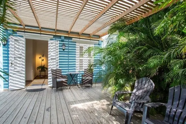 Cozy Cactus ground floor one bedroom apartment, with terrace and shared plunge pool