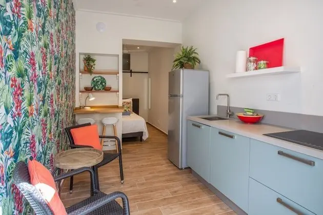 Flamingo Petite ground floor studio, with small terrace and shared plunge pool