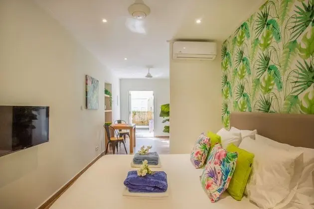 Pretty Prikichi ground floor studio, with terrace and shared plunge pool
