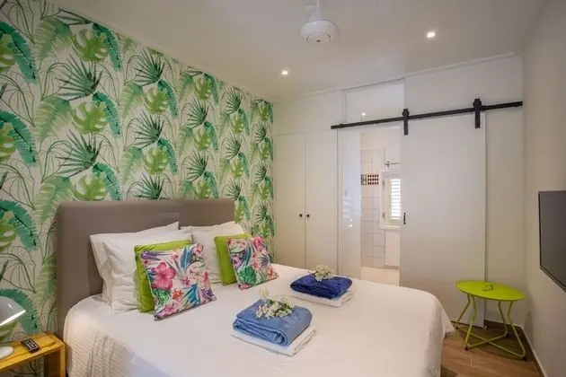 Pretty Prikichi ground floor studio, with terrace and shared plunge pool