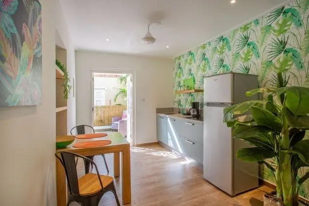 Pretty Prikichi ground floor studio, with terrace and shared plunge pool