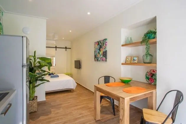 Pretty Prikichi ground floor studio, with terrace and shared plunge pool
