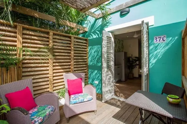Pretty Prikichi ground floor studio, with terrace and shared plunge pool