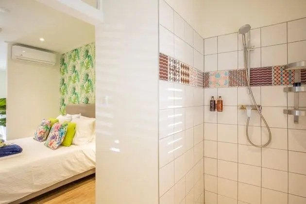 Pretty Prikichi ground floor studio, with terrace and shared plunge pool