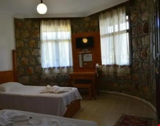 Triple, Bahçe Manzaralı