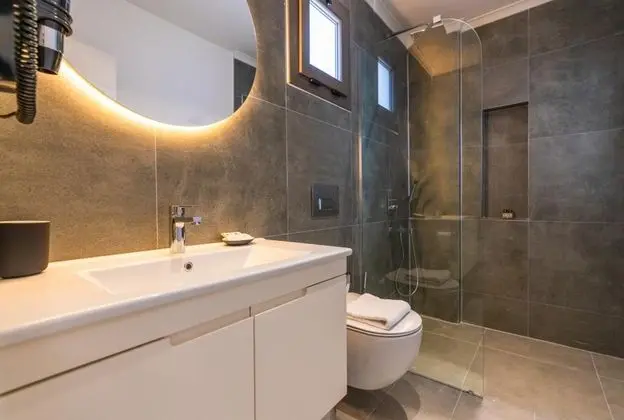 Deluxe Oda Balkonlu, Kara Manzaralı, Balkonlu