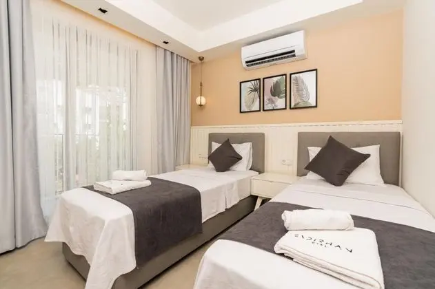 Deluxe Oda Balkonlu, Kara Manzaralı, Balkonlu