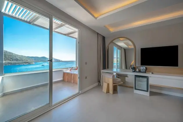 Jakuzili Deluxe Suite Oda