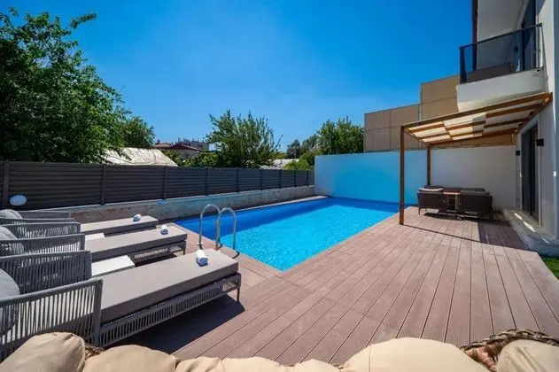 Dublex Villa-İki Yatak Odalı, Havuz ve Bahçe Manzaralı, Özel Havuzlu