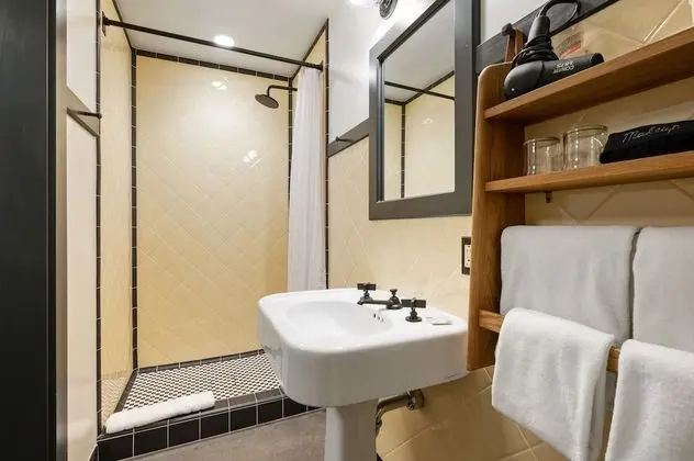 Traditional Oda, 1 Büyük (Queen) Boy Yatak (Self Check-in with Virtual Front Desk)