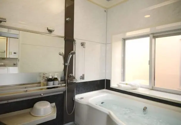 Ev, Sigara İçilmez (Private Vacation)