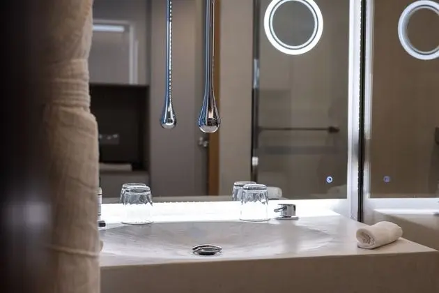 Deluxe Tek Büyük Yataklı Oda, Deniz Manzaralı