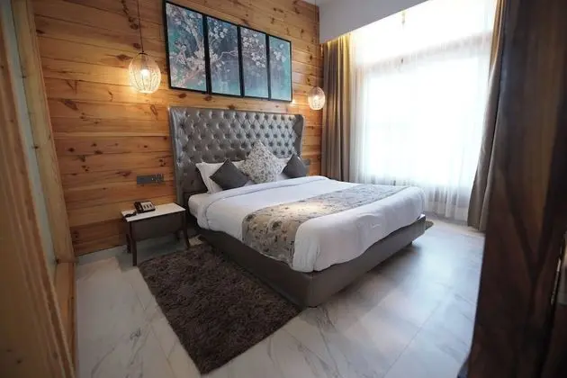Premium Cottage Valley Facing