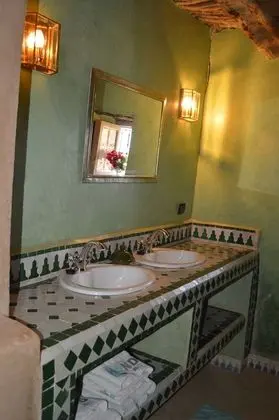 Tek Büyük Yataklı Oda (Nabil Ghani)