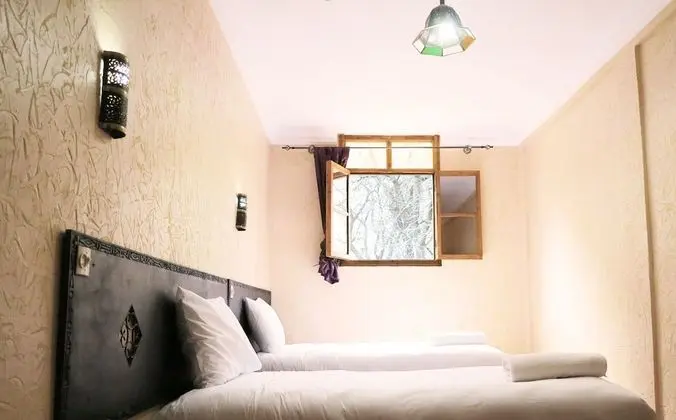 İki Ayrı Yataklı Oda, Sigara İçilmez