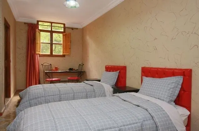 İki Ayrı Yataklı Oda, Sigara İçilmez