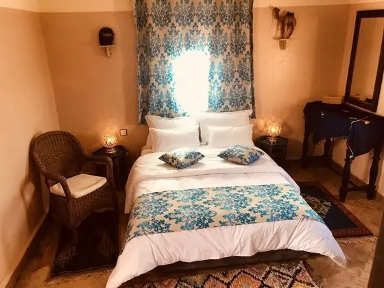 Tek Büyük Yataklı Oda, Havuz Manzaralı (Chameaux)