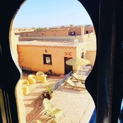 Tek Büyük Yataklı Oda, Havuz Manzaralı (Chameaux)