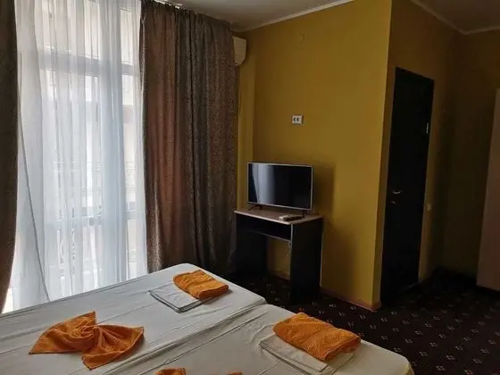 Üç Kişilik Oda