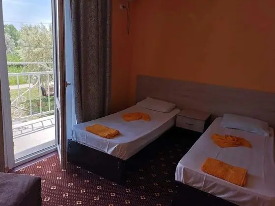 Üç Kişilik Oda