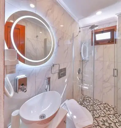 Standart Oda, Kara Manzaralı, Balkonlu