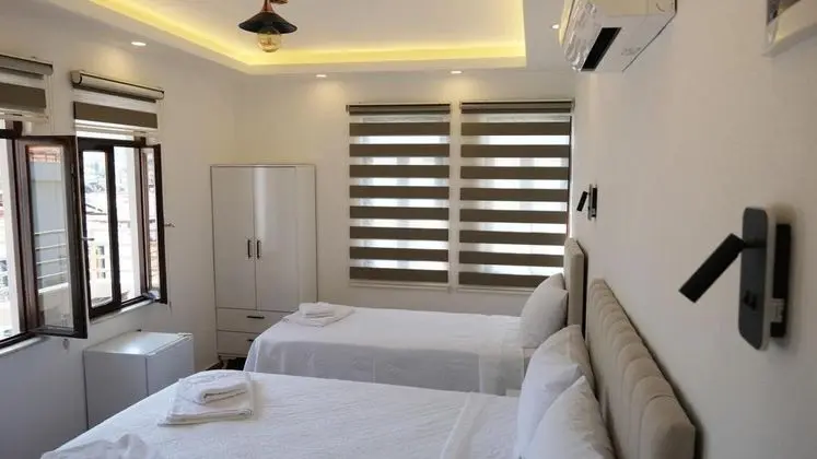 Triple, Kara Manzaralı, Balkonlu