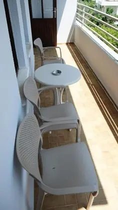 Triple, Kara Manzaralı, Balkonlu