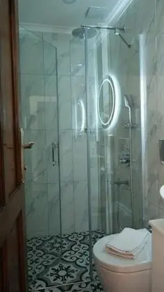 Triple, Kara Manzaralı, Balkonlu