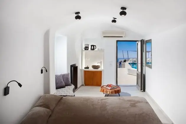 Classic Double Room, Pool Front, Partial Sea View